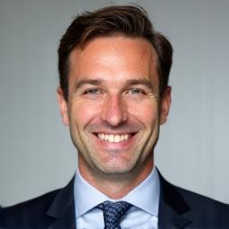 Porträt von Lukas Baumann, Leiter Talent Acquisition bei AlpenTalent HR Solutions AG